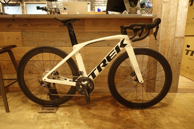 高速走行からロングライドまで 22モデルtrek エアロロードバイク Madone Sl 6 トレック マドンsl6 石川 野々市 金沢スポーツ自転車専門店 Discover Bikes ディスカバーバイクス